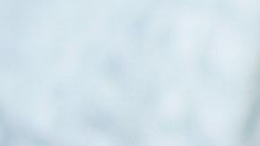 Antes de iniciar tu negocio considera los servicios en los que te vas a especializar. Podrías ofrecer tratamientos faciales, depilación y / o tratamientos corporales, o incluso puedes elegir solo uno de estos como oferta principal.