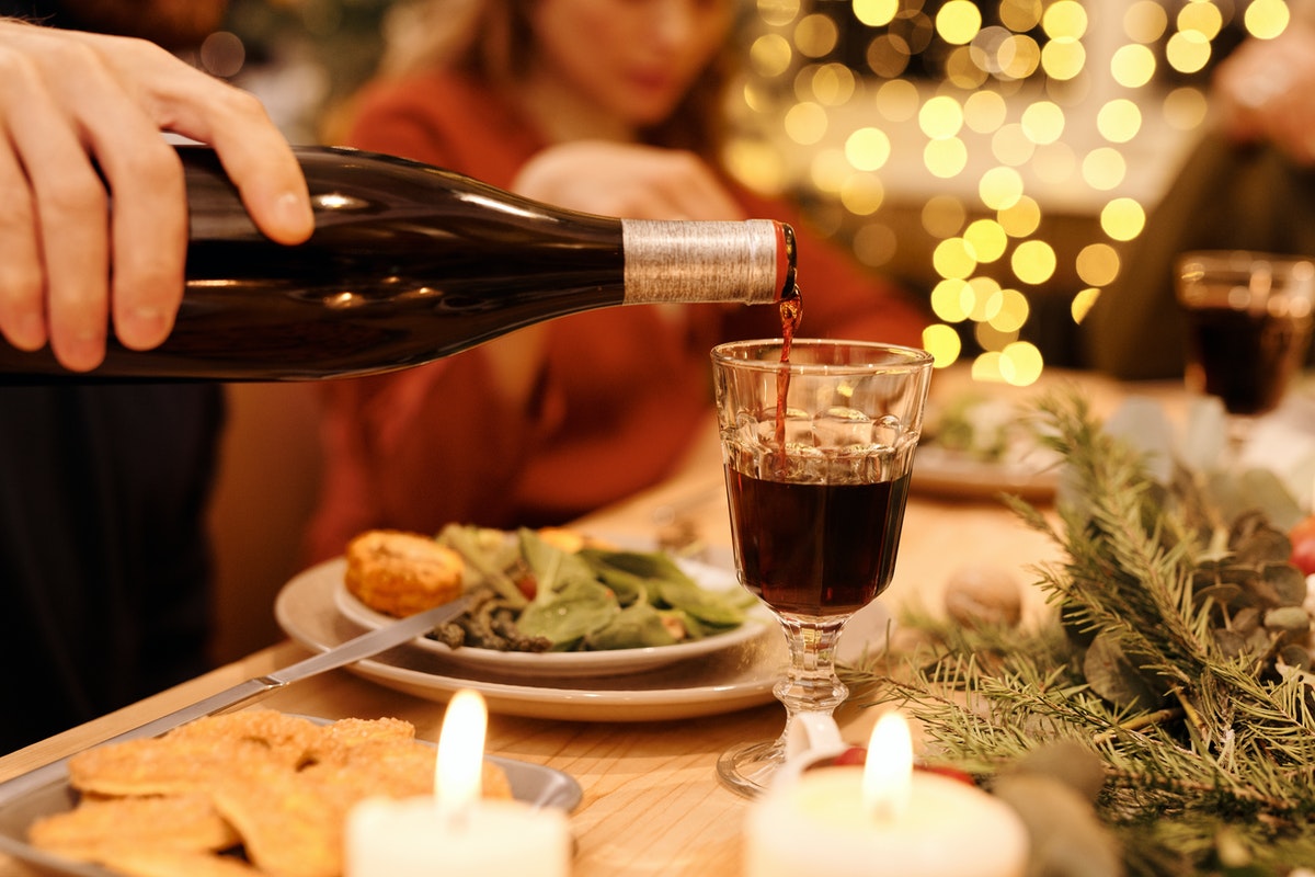 Una buena cena de Año Nuevo no tiene que ser marcada por el dispendio.