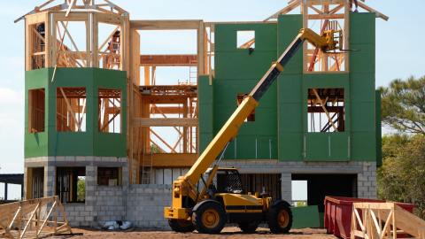 Es preciso saber que en el noreste de Estados Unidos se ve reflejado con un aumento del 59% en la construcción de viviendas, aunque cayó casi un 5% en el medio oeste y un 6% en el sur.