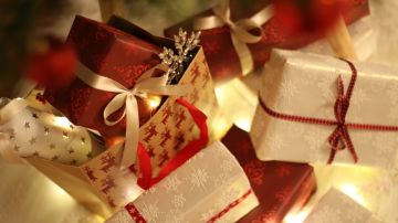 La compra descontrolada de regalos puede ocasionar problemas financieros.