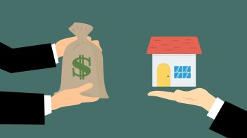 Los agentes inmobiliarios compran, venden o alquilan propiedades en nombre de sus clientes. Tienen salario promedio anual de $48,690.