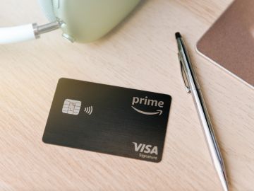 Foto de una tarjeta de crédito de Amazon