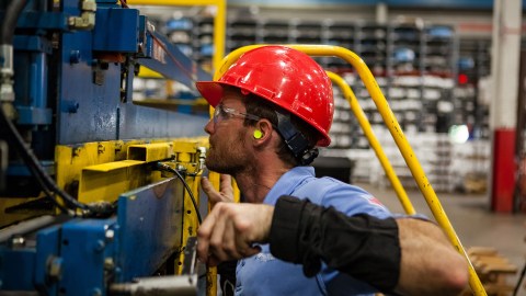 La fabricación representa el 11.39% de todos los puestos de empleo en el total de las áreas metropolitanas, representando una fuente de trabajo por demás significativa.