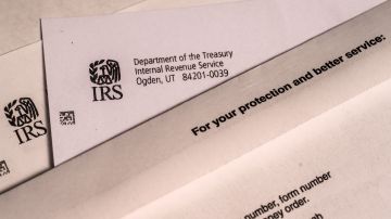 Sea como sea que te debería haber llegado tu segundo cheque de estímulo, el IRS te va a enviar una carta importante de la que debes estar al pendiente.