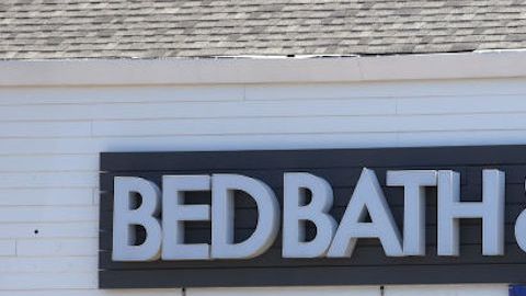 Bed Bath & Beyond tiene importantes descuentos en ropa de cama y blancos.