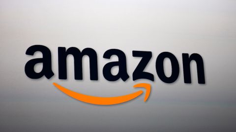 Amazon respalda la decisión por su política de artículos ofensivos y de contenido inapropiado.