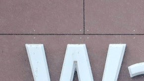 A partir de la primavera, clientes de Walmart podrán mandar dinero a otros países.