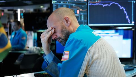 NEW YORK, NEW YORK - MARCH 18: Traders work on the floor of the New York Stock Exchange (NYSE) on March 18, 2020 in New York City. The Dow fell more than 1,200 points today as COVID-19 fears continue to roil world markets. (Photo by Spencer Platt/Getty Images)