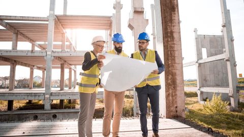De acuerdo a la Oficina de Estadísticas Laborales, la mayor cantidad de empleos disponibles para los arquitectos se encuentran en los estados de California, Texas, Michigan, Florida y Nueva York.