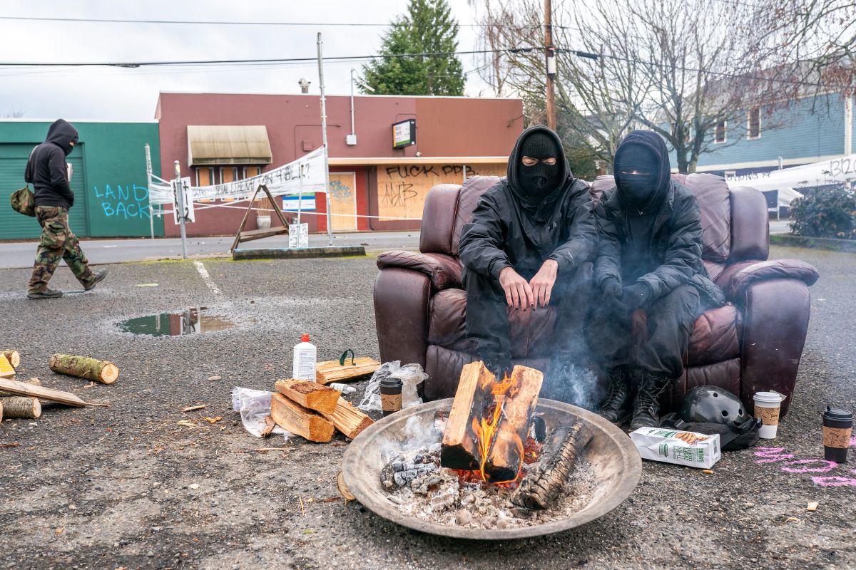 Ciudadanos desalojados protestan en Portland, Oregon, en diciembre pasado.
