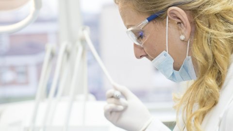 Los dentistas están dentro de los mejores diez porque se estima un crecimiento laboral del 2.8% hacia 2029.