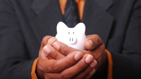 Ante la incertidumbre financiera muchos trabajadores optan por utilizar sus fondos de jubilación.