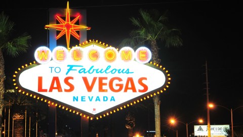 Lo que antes era visto como unas “merecidas vacaciones a Las Vegas”, ahora con la crisis económica este destino resulta un verdadero lujo para muchas personas.