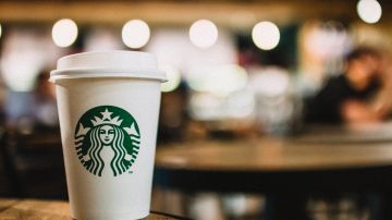 Starbucks sortea más de mil tarjetas de regalo para sus clientes más fieles.