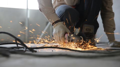 Es posible que encuentres trabajo en obras de construcción en todo Estados Unidos. Las personas de otros países constituyen más de una cuarta parte de la fuerza laboral en la industria de la construcción, que dentro del conteo, el 27% se dedica a esta fuerza laboral.