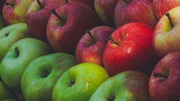 Las manzanas deben guardarse por separado del resto de las frutas a causa del gas etileno.
