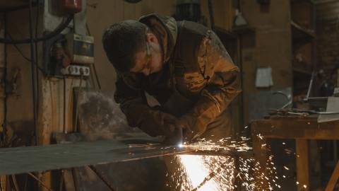El United Steelworkers es un sindicato que representa a trabajadores en Canadá, el Caribe y Estados Unidos en una amplia gama de industrias como metales primarios y fabricados, papel, productos químicos, vidrio, caucho, bandas transportadoras de servicio pesado, entre otros.