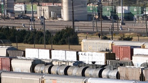 Nebraska tiene la suerte de albergar la sede o las grandes operaciones de algunas de las empresas más exitosas de Estados Unidos, como el gigante del ferrocarril Union Pacific, que emplea a 42,000 trabajadores.
