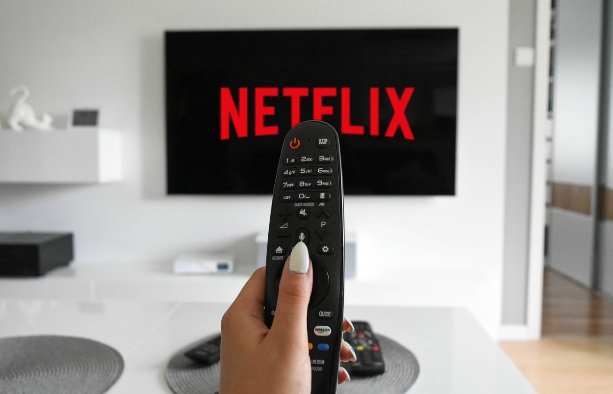Se puede compartir compartir Netflix con familiares o amigos para dividir gastos.