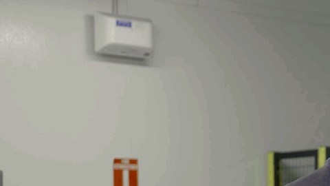 Los robots de Walmart mejoran la velocidad y eficiencia de los pedidos en línea.