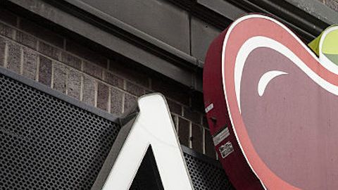 Applebee's destinará 1.6 millones de alitas gratis para sus clientes este domingo.