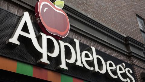 Applebee's destinará 1.6 millones de alitas gratis para sus clientes este domingo.