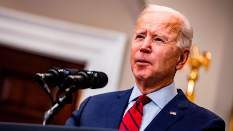 Washington (United States), 27/02/2021.- US President Joe Biden addresses the Nation on his push for a new coronavirus relief package from the Rosevelt Room of the White House in Washington, DC, USA, on 27 February 2021. (Estados Unidos) EFE/EPA/Samuel Corum / POOL