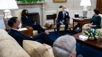 WASHINGTON, DC - FEBRUARY 01: U.S. President Joe Biden (Center R) and Vice President Kamala Harris (Center L) meet with 10 Republican senators, including Mitt Romney (R-UT), Bill Cassidy (R-LA) and Susan Collins (R-ME), in the Oval Office at the White House February 01, 2021 in Washington, DC. The senators requested a meeting with Biden to propose a scaled-back $618 billion stimulus plan in response to the $1.9 trillion coronavirus relief package Biden is currently pushing in Congress. (Photo by Doug Mills-Pool/Getty Images)