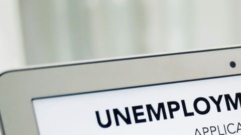 El gobierno de Nueva York pone a tu disposición una calculadora virtual para estimar tu posible beneficio semanal del seguro de desempleo del estado.