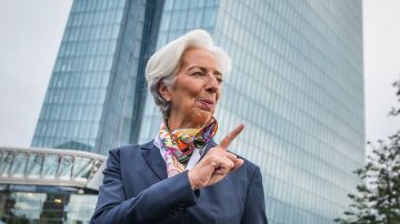 FRANKFURT AM MAIN, GERMANY - NOVEMBER 04: Christine Lagarde, new president of the European Central Bank (ECB), speaks to the media as she arrives for work at ECB headquarters following her recent official assumption of her new position on November 4, 2019 in Frankfurt, Germany. Lagarde previously headed the International Monetary Fund and is succeeding Mario Draghi. (Photo by Thomas Lohnes/Getty Images)