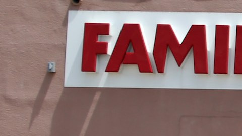 Family Dollar ofrece entrega a domicilio en una hora para sus compras en línea.