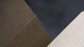 Las cajas de ayuda alimenticia cuentan con 20 libras de productos.