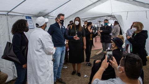 California Governor Gavin Newsom (C) talks to a person that got inoculated with the Moderna Covid-19 vaccine at a vaccination site at Kedren Community Health Center, in South Central Los Angeles, California on February 16, 2021. (Photo by Apu GOMES / AFP) (Photo by APU GOMES/AFP via Getty Images)