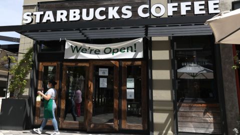 Starbucks quiere apuntalar su servicio de drive-thru.