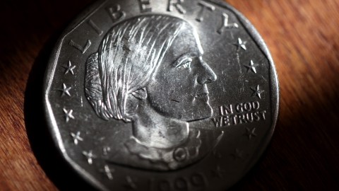 El peso mexicano gana valor frente al dólar