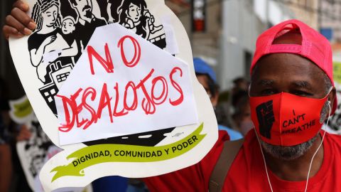 Activistas han salido a la calle para impedir desalojos durante la pandemia.