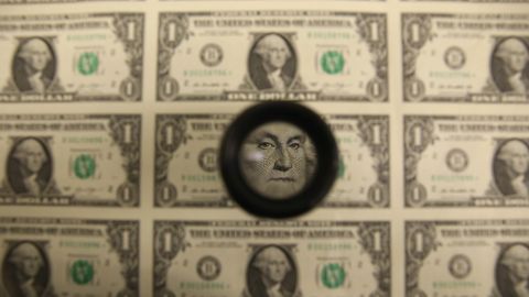 El dólar sigue ganando