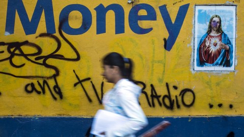 Los salvadoreños en Estados Unidos enviaron más dinero a su país en 2020
