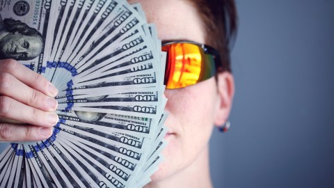 Conseguir obtener $20,000 dólares puede haberte costado mucho tiempo, por eso es mejor que lo pongas a trabajar en inversión lo más pronto posible.