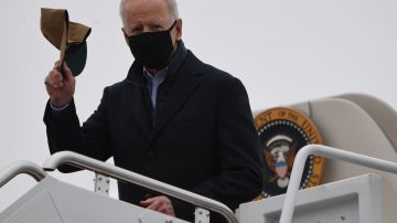 US President Joe Biden disembarks from Air Force One upon arrival at Joint Base Andrews in Maryland, February 15, 2021, as he returns to Washington, DC, following a weekend at Camp David, the presidential retreat. (Photo by SAUL LOEB / AFP) (Photo by SAUL LOEB/AFP via Getty Images)
