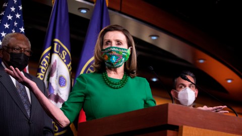 Washington (United States), 26/02/2021.- US Speaker of the House Nancy Pelosi participates in a news conference with Democratic lawmakers regarding COVID-19 economic relief legislation, on Capitol Hill in Washington, DC, USA, 26 February 2021. The House of Representatives is set to vote on a 1.9 trillion USD COVID-19 economic relief package. (Estados Unidos) EFE/EPA/MICHAEL REYNOLDS