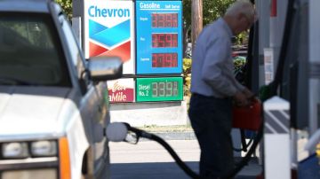 En lo que va del año, en promedio el precio de la gasolina ha subido 50 centavos de dólar por galón.