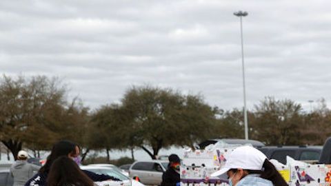 Los habitantes de Texas ha recibio apoyo alimenticio tras la helada.
