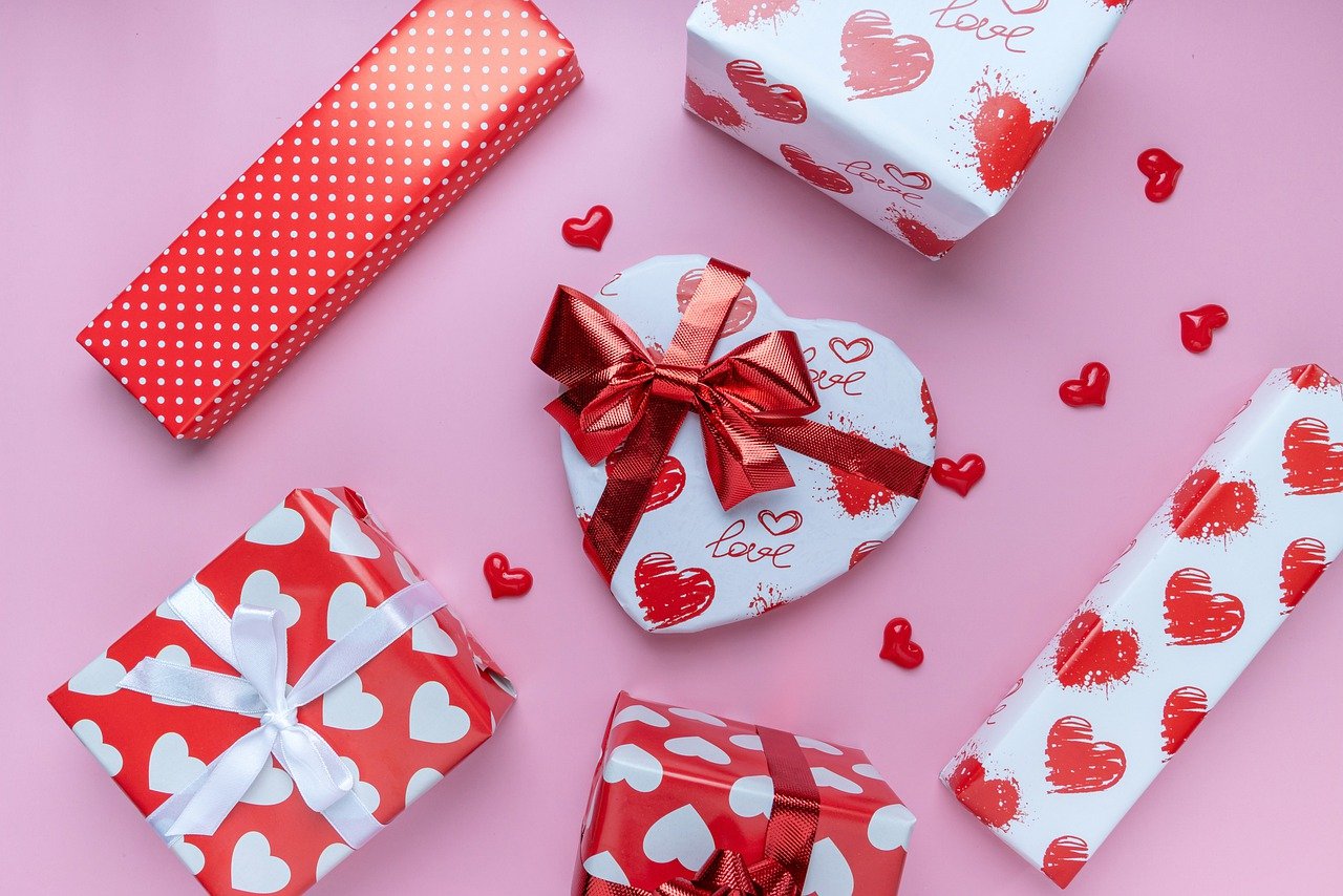 5 lugares para comprar tus regalos San Valentín de último minuto - Solo Dinero