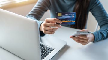 Las tarjetas de crédito de transferencia de saldo te permiten consolidar tus deudas con periodos con 0% de interés para que te deshagas por fin de lo que debes.
