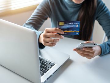 Las tarjetas de crédito de transferencia de saldo te permiten consolidar tus deudas con periodos con 0% de interés para que te deshagas por fin de lo que debes.