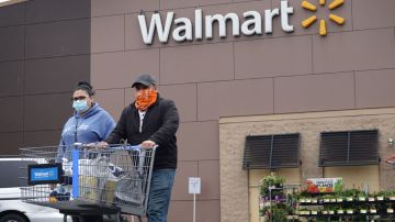 Los clientes de Walmart han cambiado sus hábitos de compra hacia productos de la canasta básica.