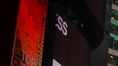 En Nueva York, miles de trabajadores de la industria de restaurantes ya empezaron a vacunarse contra el coronavirus justo cuando podrían abrir los lugares de comida en interior.