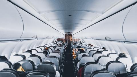 Tras los meses más difíciles de la pandemia, la compañía ya planea reanudar los cursos de formación de nuevos pilotos y auxiliares de vuelo el próximo mes por primera vez desde principio del confinamiento.
