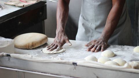 Nadie puede resistirse a una exquisita pieza de pan. Este negocio es un básico en cualquier vecindario de Estados Unidos, sobre todo porque las personas siempre buscan pan fresco y postres dulces todos los días.